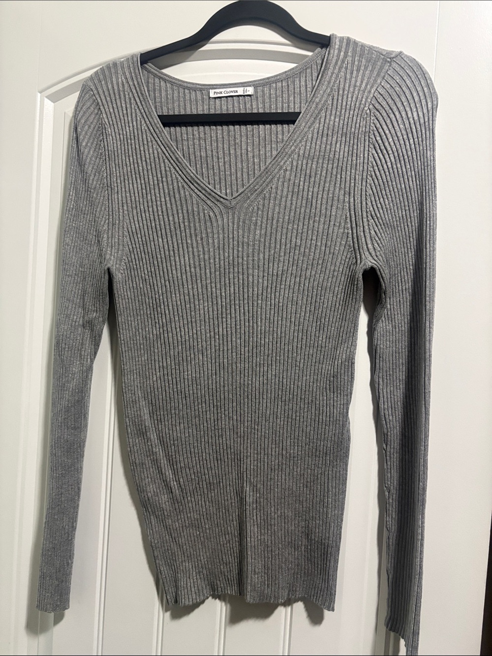 Pink Clover Ribbed V-Neck Sweater in Gray